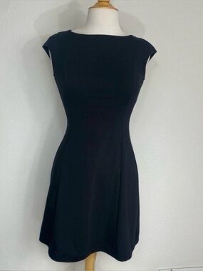 GAP Women Black Cap Sleeve Stretch Ponte Fit & Flare Dress Size 0 Classic Preppy